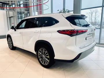 Купить Toyota Highlander, IV (XU70) Белый 2.0 AT (248 л.с.) 4WD от 6300000 ₽. в Пензе