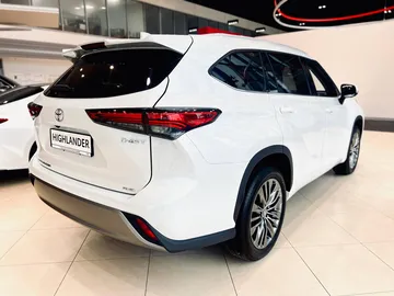 Купить Toyota Highlander, IV (XU70) Белый 2.0 AT (248 л.с.) 4WD от 6300000 ₽. в Пензе